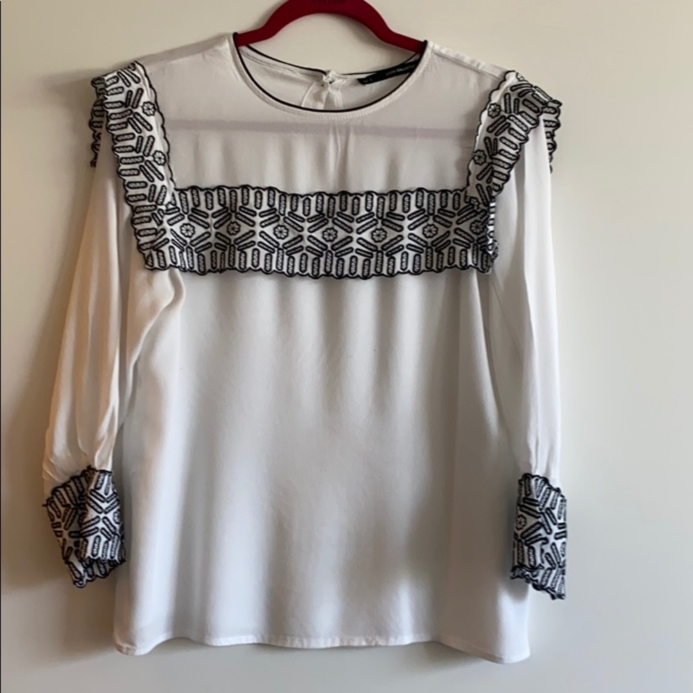 ☀️Sfera Embroidered Long Sleeve Lace Top size M ☀️